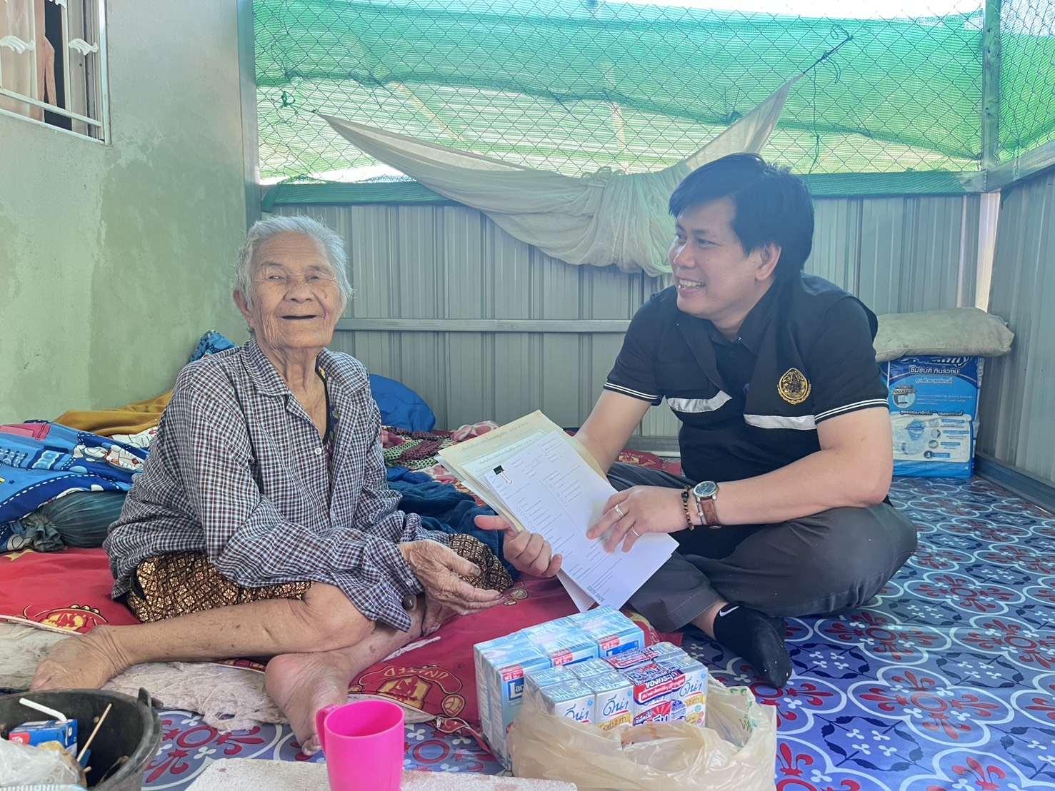 title - เมื่อวันที่ 31 มีนาคม 2569 นายวิทูล ประดิษฐบุญ ปฏิรูปที่ดินจังหวัดปราจีนบุรี นำทีมเจ้าหน้าที่ กลุ่มกฎหมาย ลงพื้นที่เชิงรุกเพื่ออำนวยความสะดวกให้แก่เกษตรกรผู้สูงอายุที่มีความประสงค์จะสละสิทธิ  และขอจัดที่ดินแทนที่ ให้แก่ทายาทเข้าทำประโยชน์